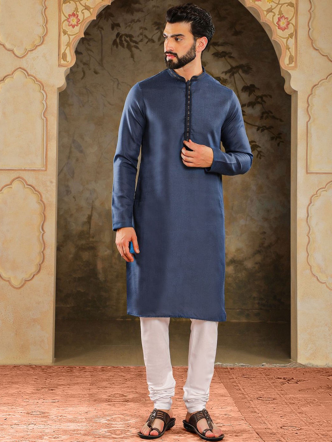 

HOUSE OF DEYANN Thread Work Kurta with Churidar, Navy blue