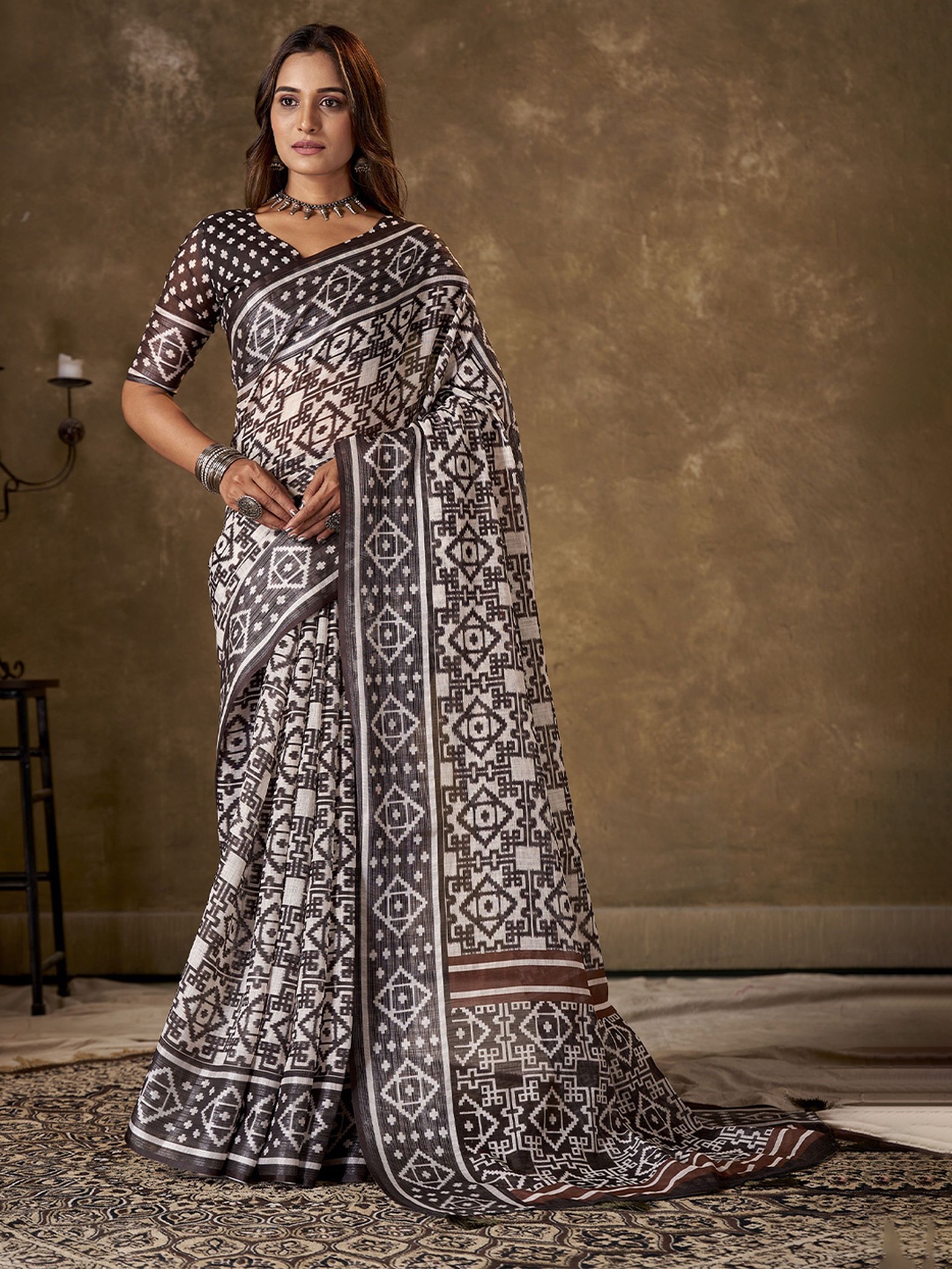 

KAYOMMI Ethnic Motifs Pure Linen Ikat Saree, Brown