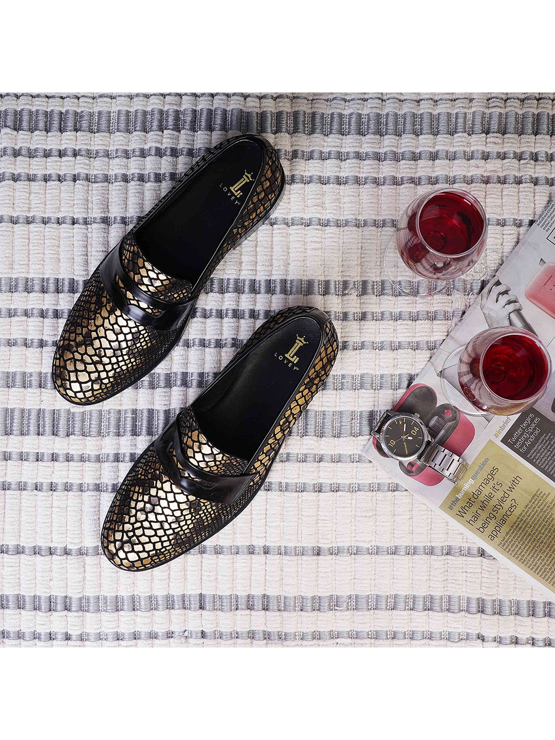 

LOVEY Men Textured Leather Loafers, Gold