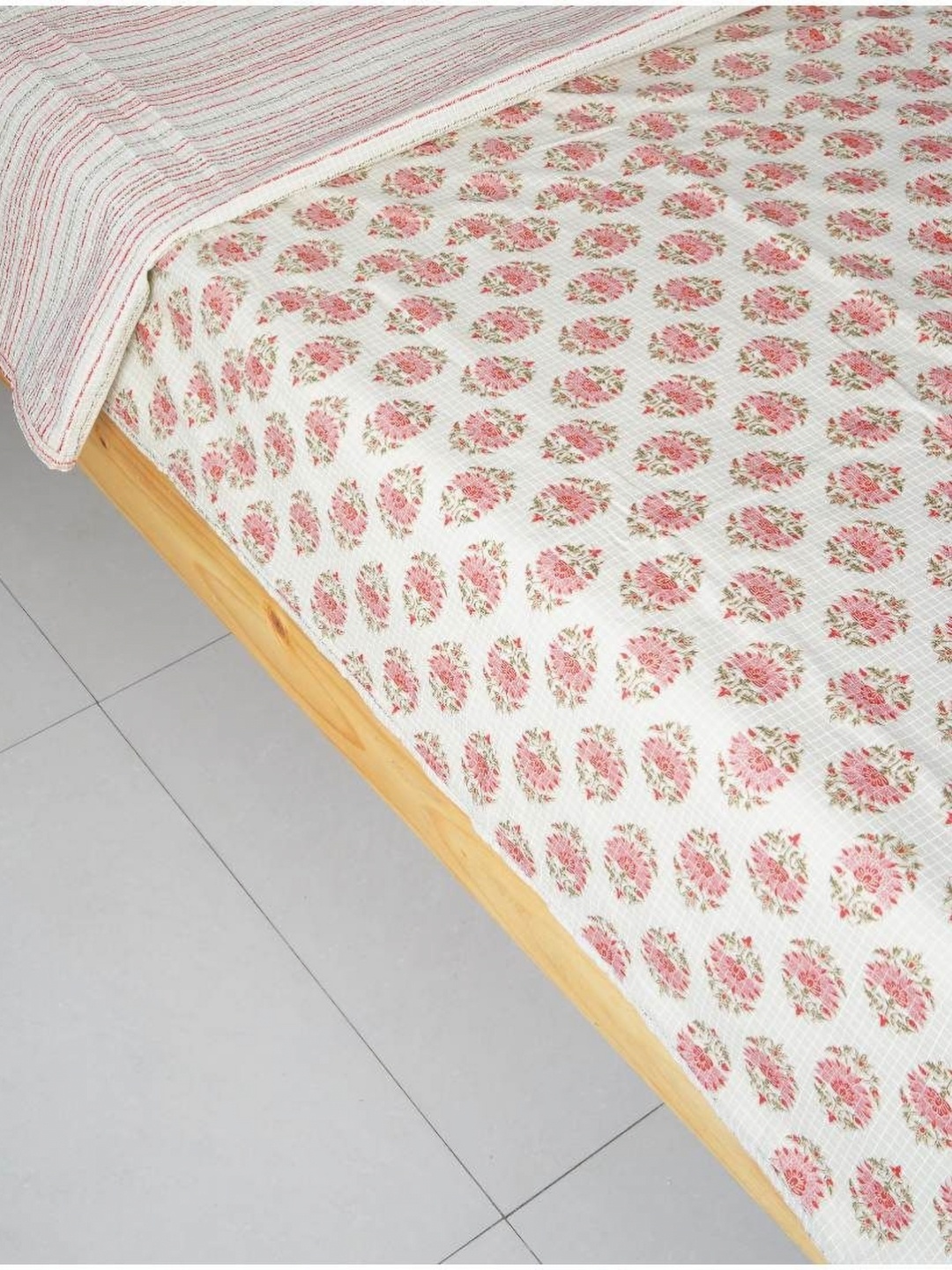 

Block Print Story Pink & White Ethnic Motifs AC Room 210 GSM Single Bed Dohar