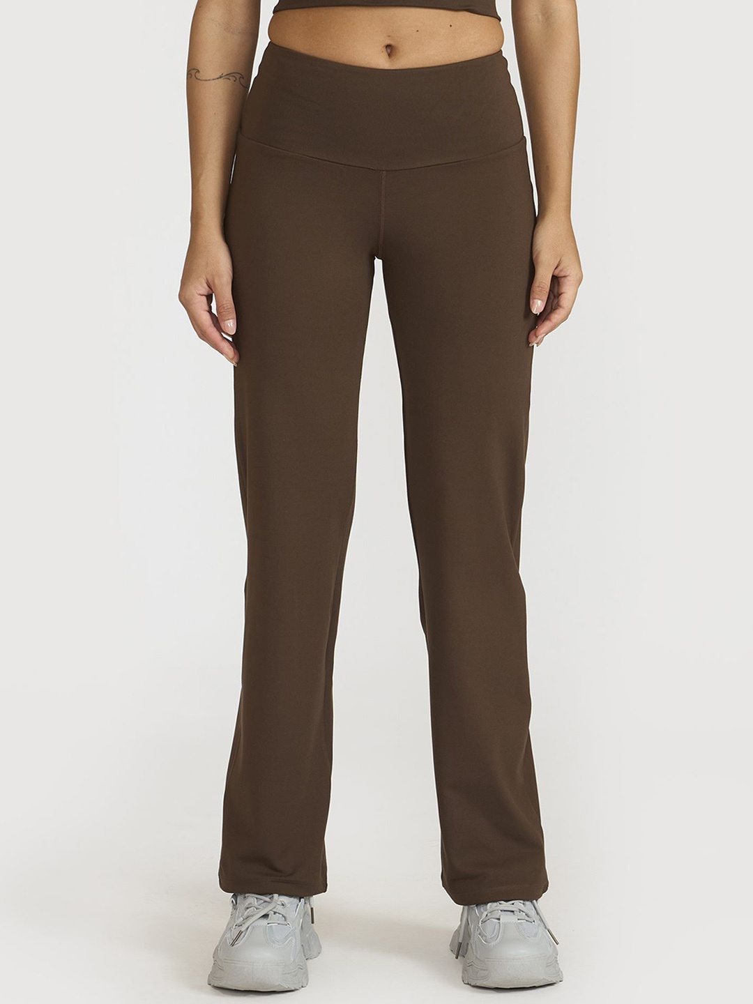 

Hunnit Women High Waisted Dry Fit Stretchable Straight Pants, Coffee brown