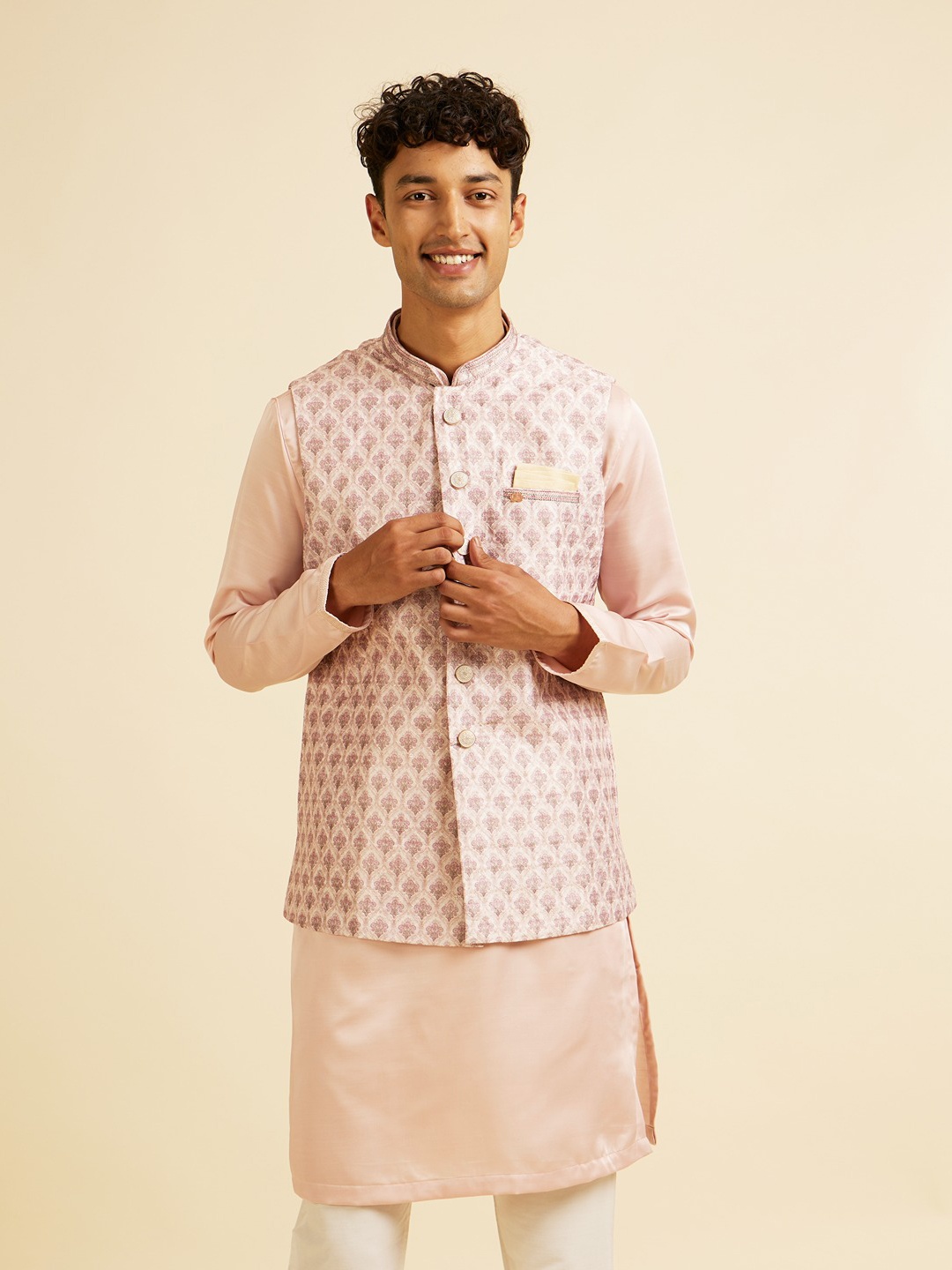 

Manyavar Men Printed Woven Nehru Jacket, Peach