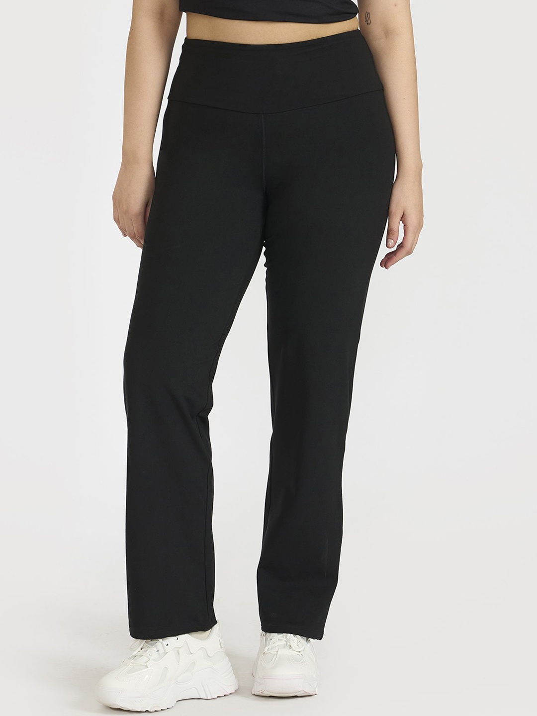 

Hunnit Women High Waisted Dry Fit Stretchable Straight Pants, Black