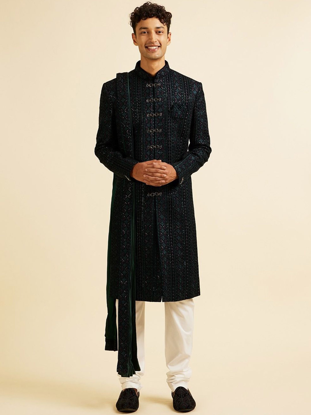 

Manyavar Men Embroidered Sherwani Set, Teal