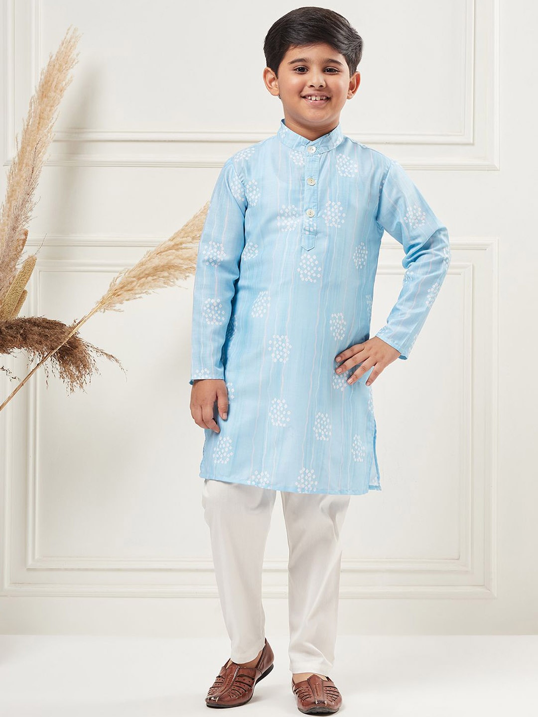 

Stylo Bug Boys Bandhani Printed Straight Kurta with Trousers, Blue