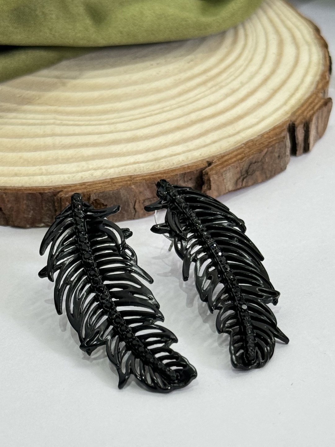 

The Jewellery Tale Contemporary Shaped Studs, Black
