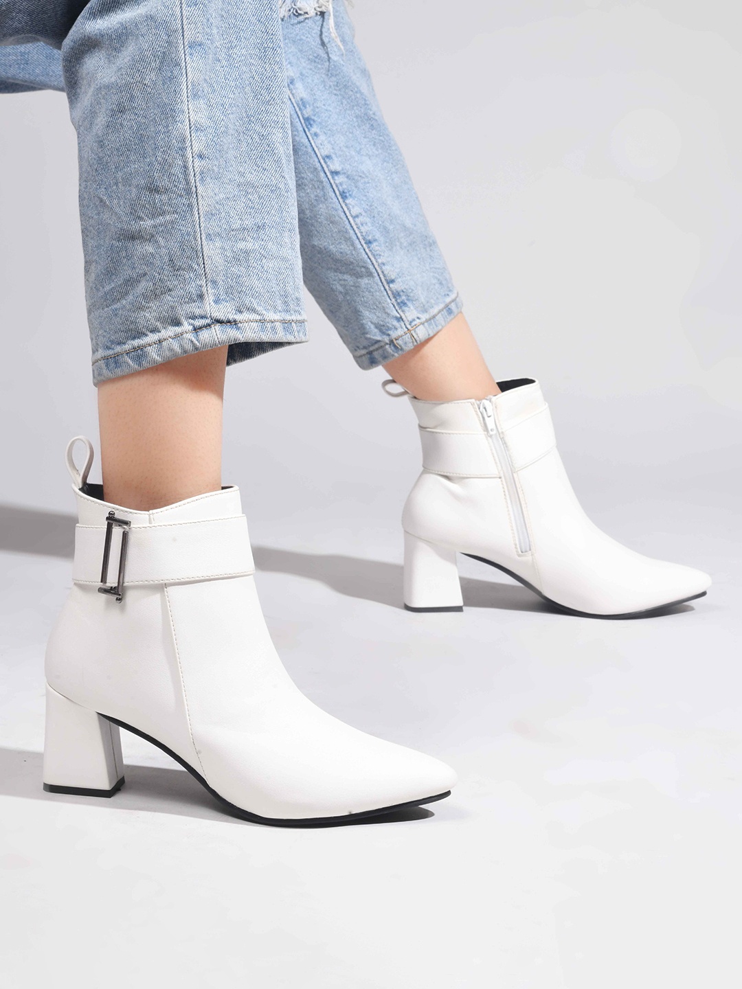 

SHUZ TOUCH Women Buckle Detail Block Heel Boots, White