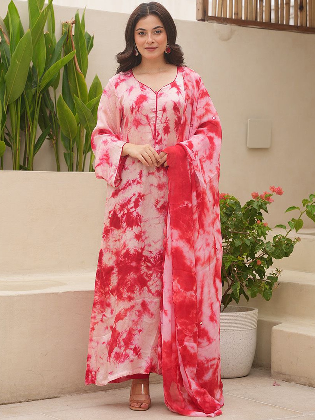 

OneWe Abstract Printed Sweetheart Neck Pure Silk Straight Kurta With Trousers & Dupatta, Red