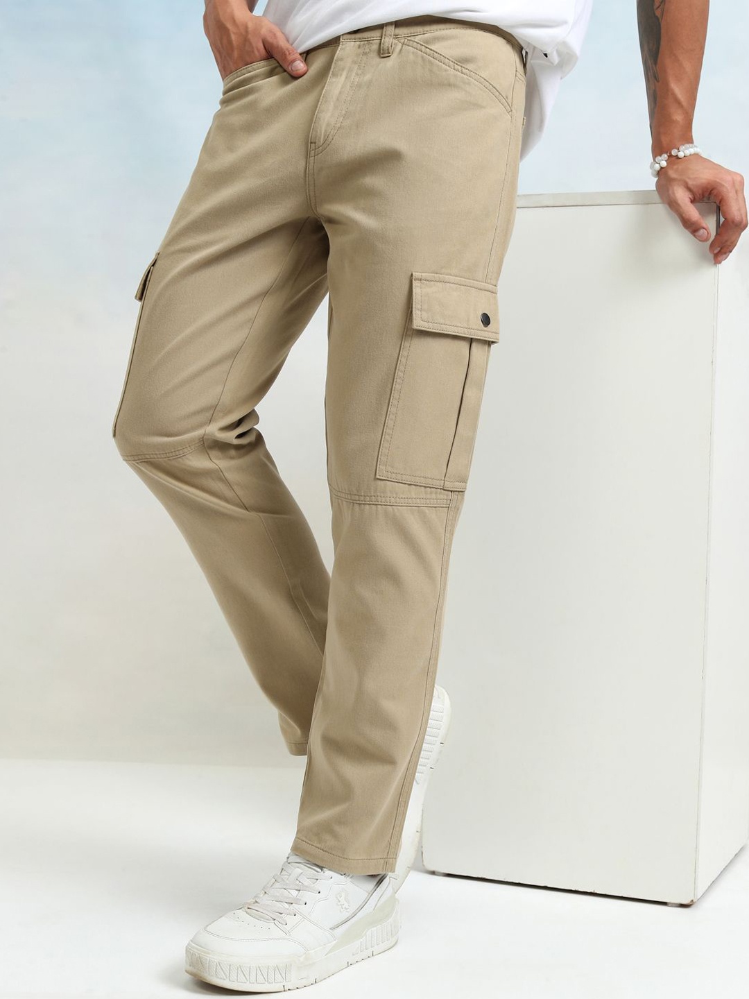 

HIGHLANDER Men Solid Straight Fit Easy Wash Cotton Cargos Trousers, White