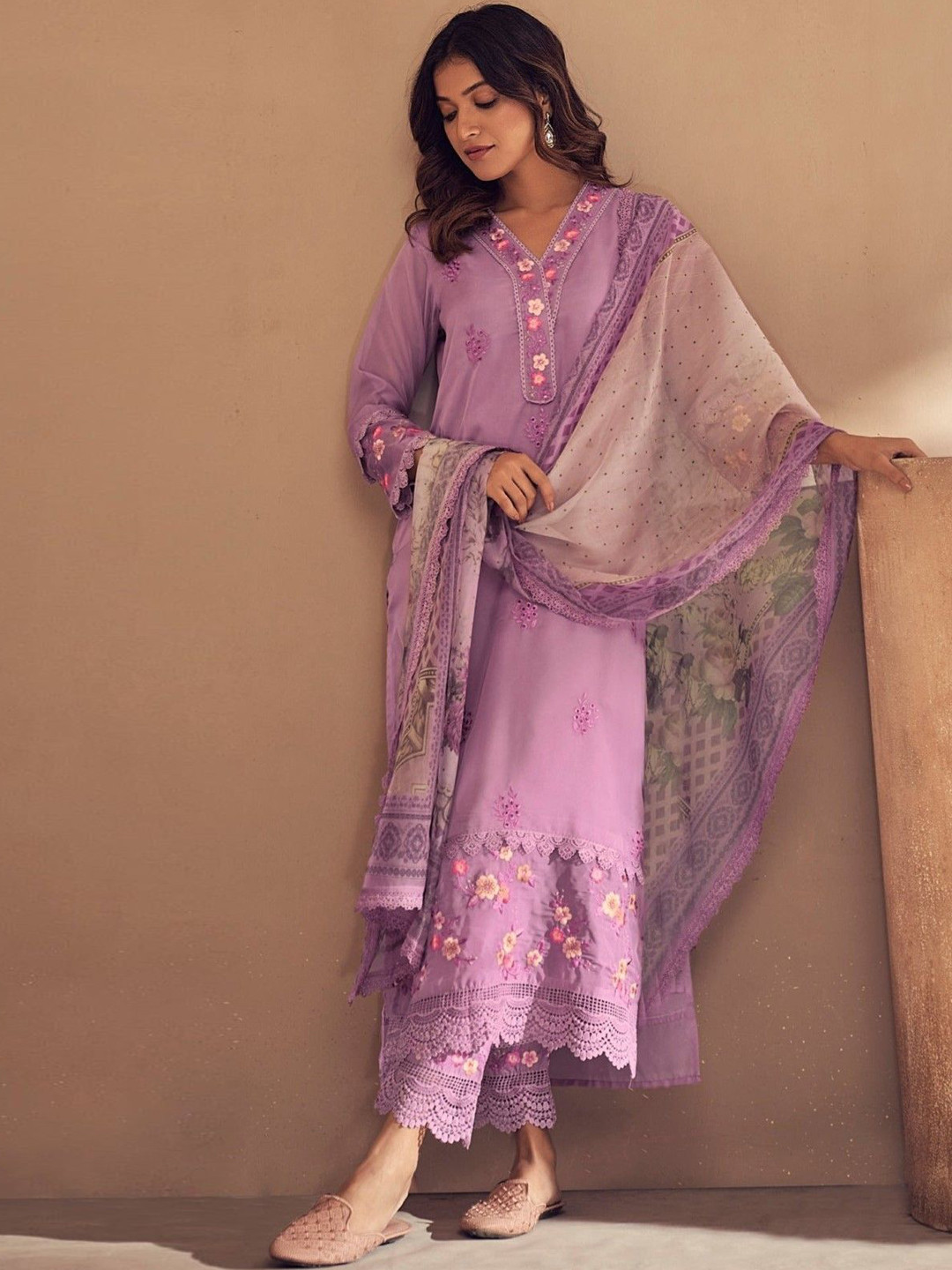 

AUTUMN LANE Ethnic Motifs Embroidered Kurta With Trousers, Purple
