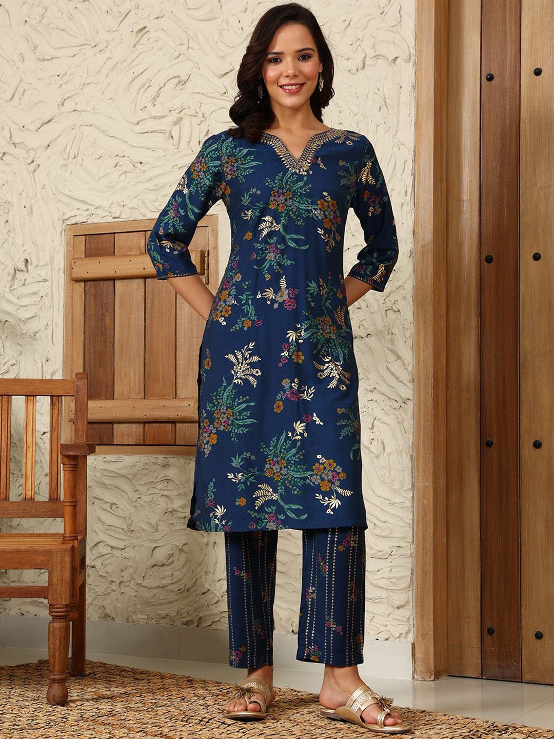 

W Women Floral Printed Regular Kurta with Trousers, Blue