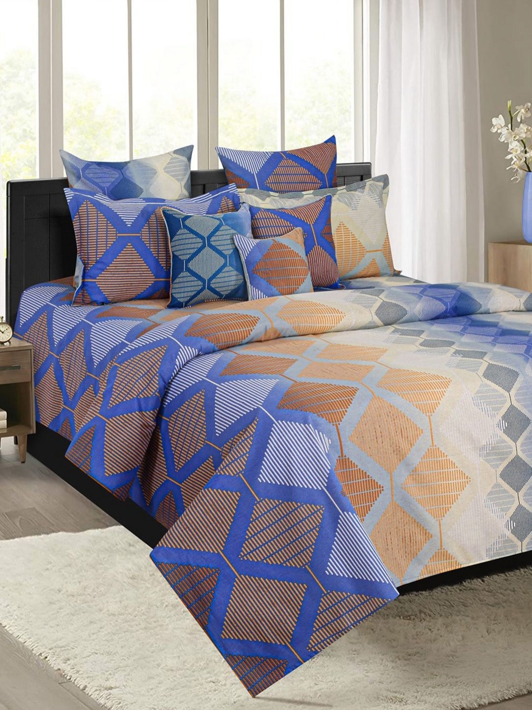 

SWAYAM Blue & Orange Geometric 144 TC King Bedsheet with 2 Pillow Covers