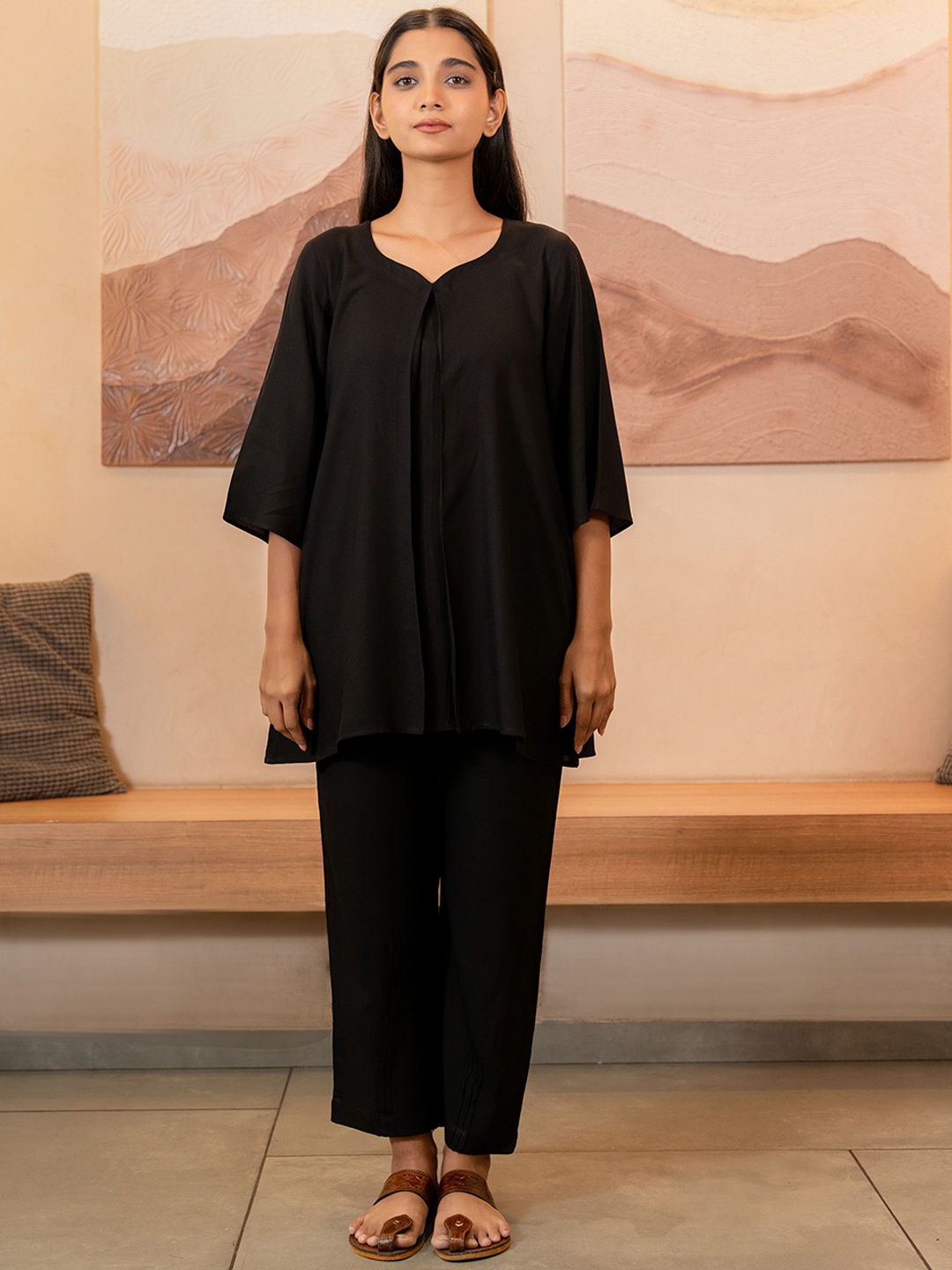 

GULABOSITABO Sweetheart Neck Pleated A-Line Tunic With Trousers, Black