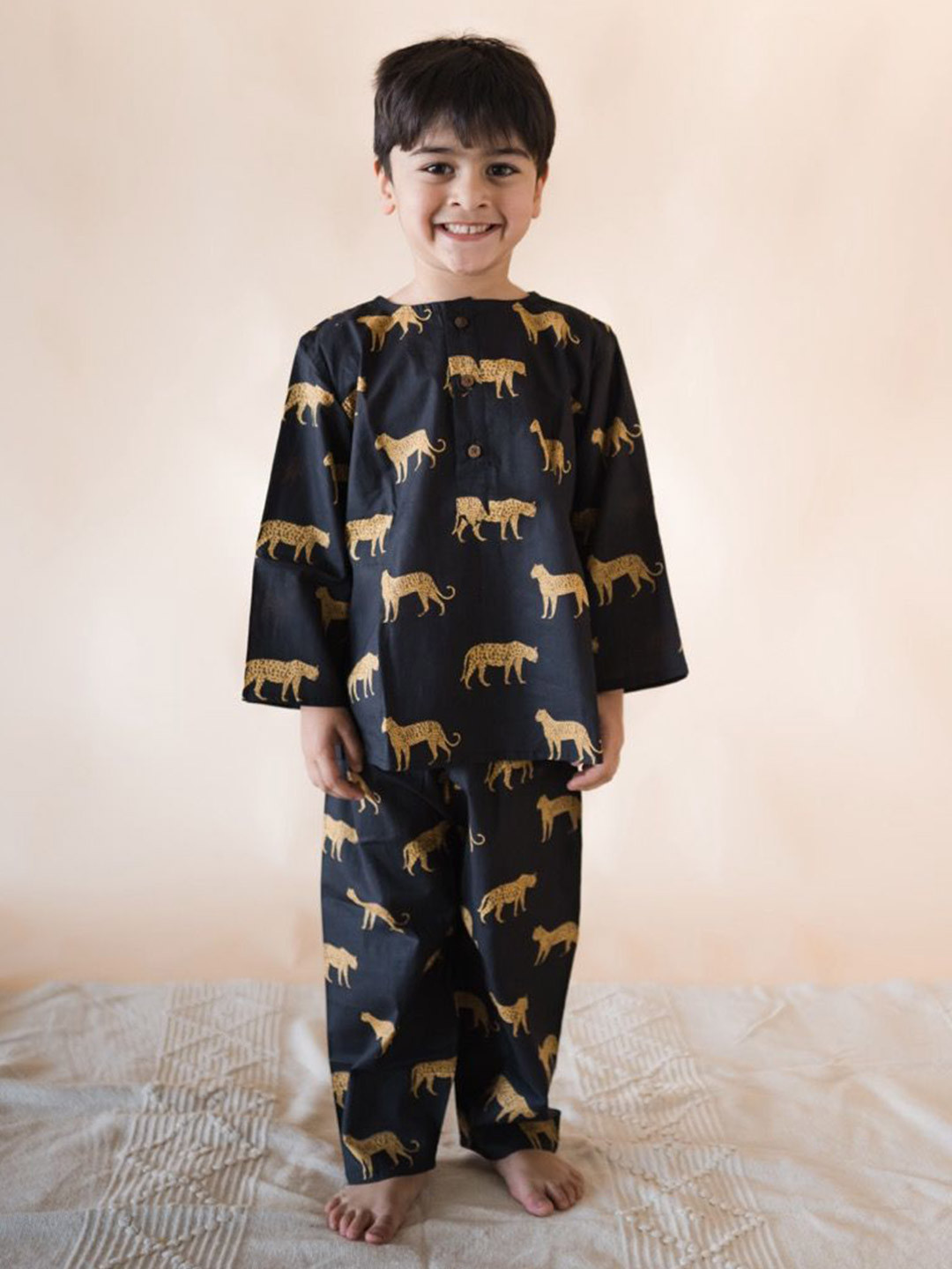 

Klingaru Unisex Kids Printed Nightdress, Black