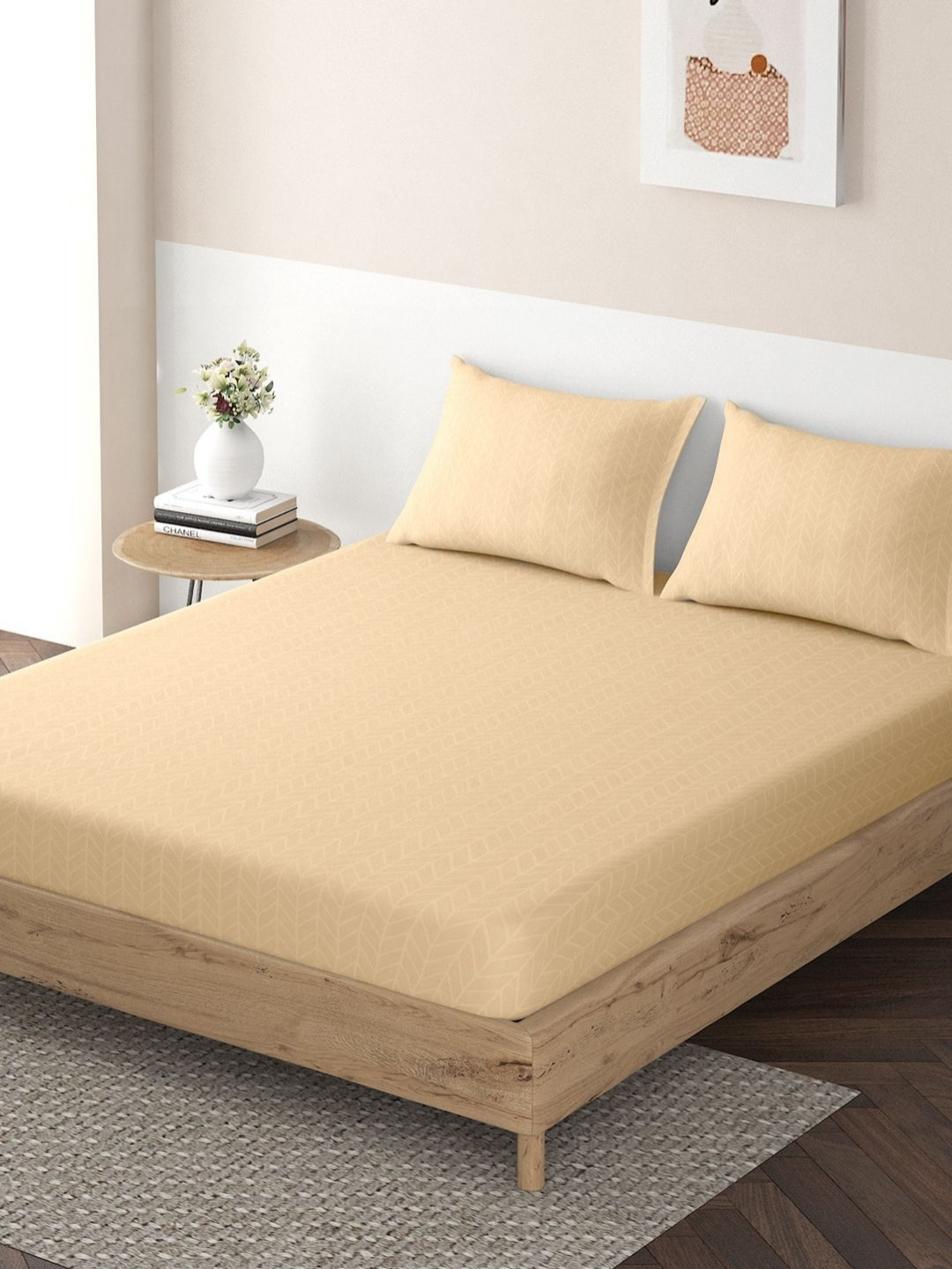 

HOKIPO Peach-Coloured & White Chevron Print 130 TC Queen Bedsheet with 2 Pillow Covers