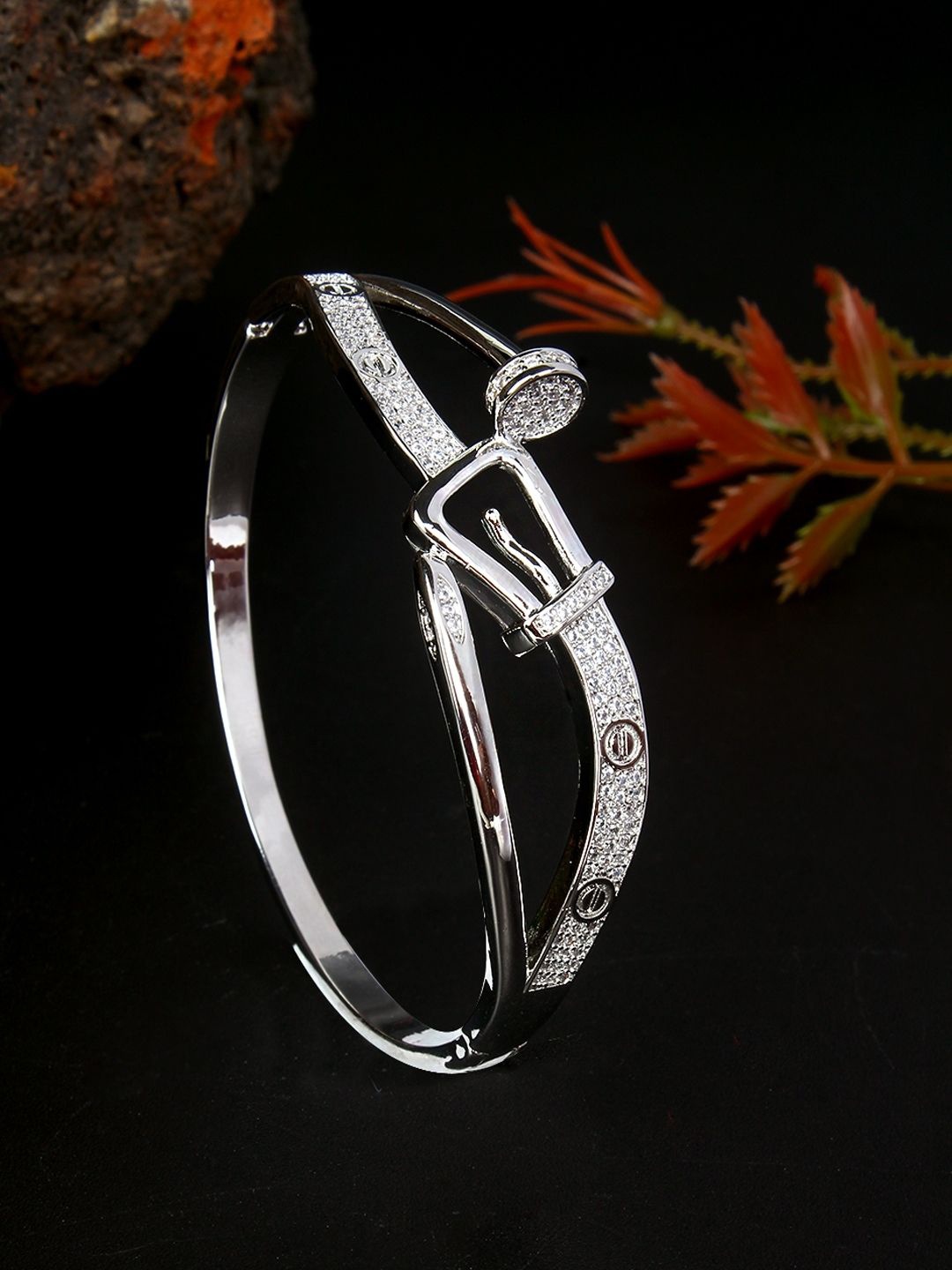 

KPOP Silver-Plated Cubic Zirconia Bangle-Style Bracelet