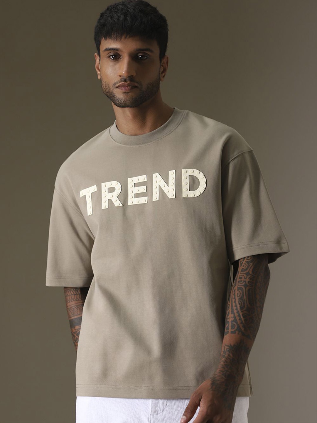 

Banana Club Men Typography Printed T-shirt, Grey