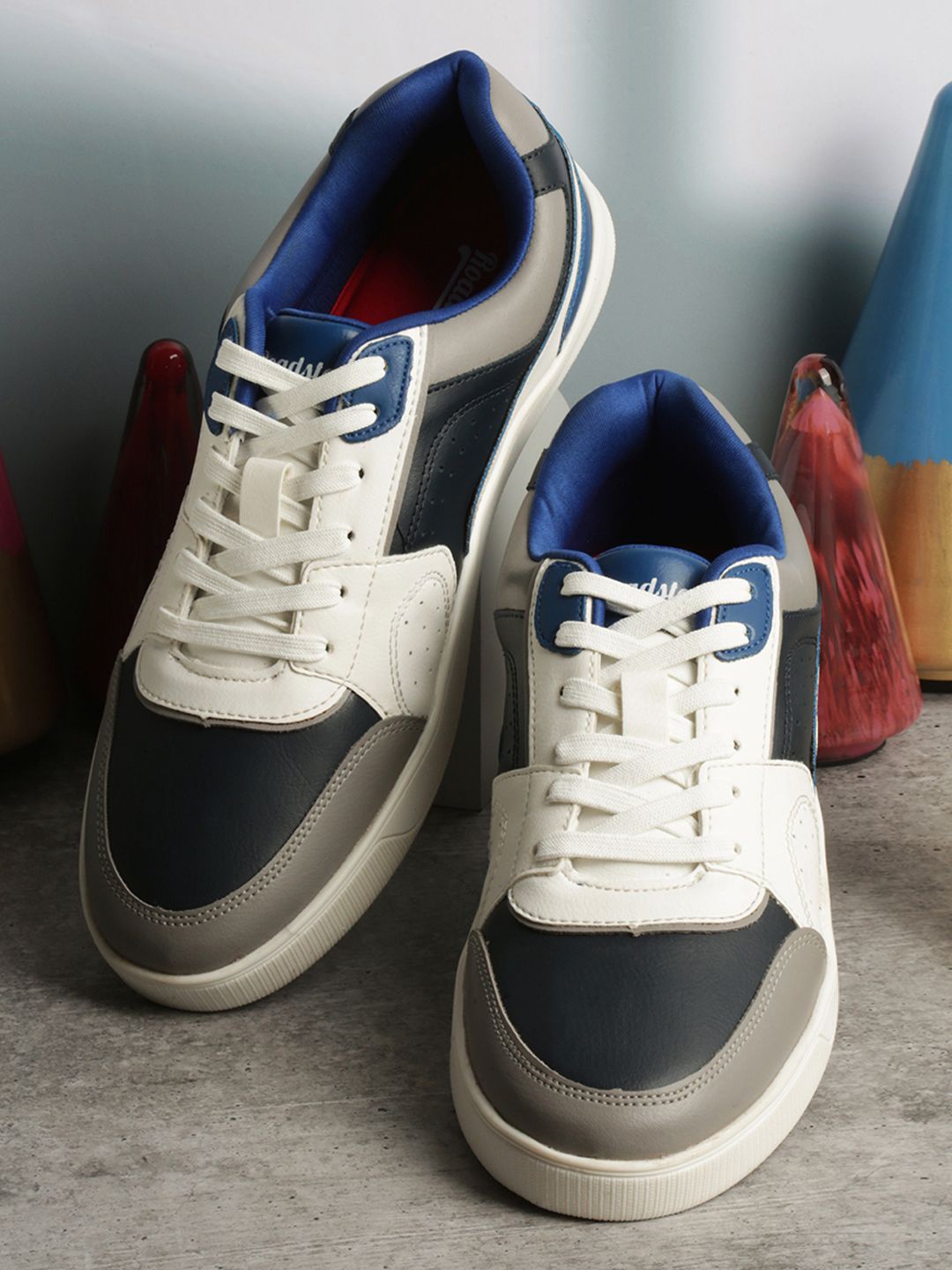 

The Roadster Lifestyle Co Men Lightweight Lace-Up Casual Sneakers, Navy blue