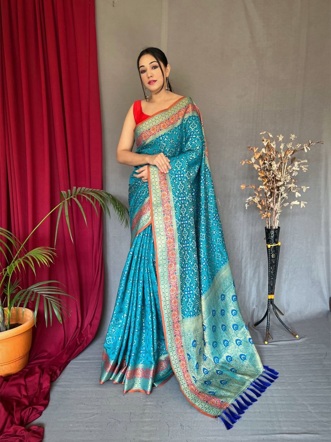 

Kriyansh Woven Design Banarasi Saree With Zari Border, Turquoise blue