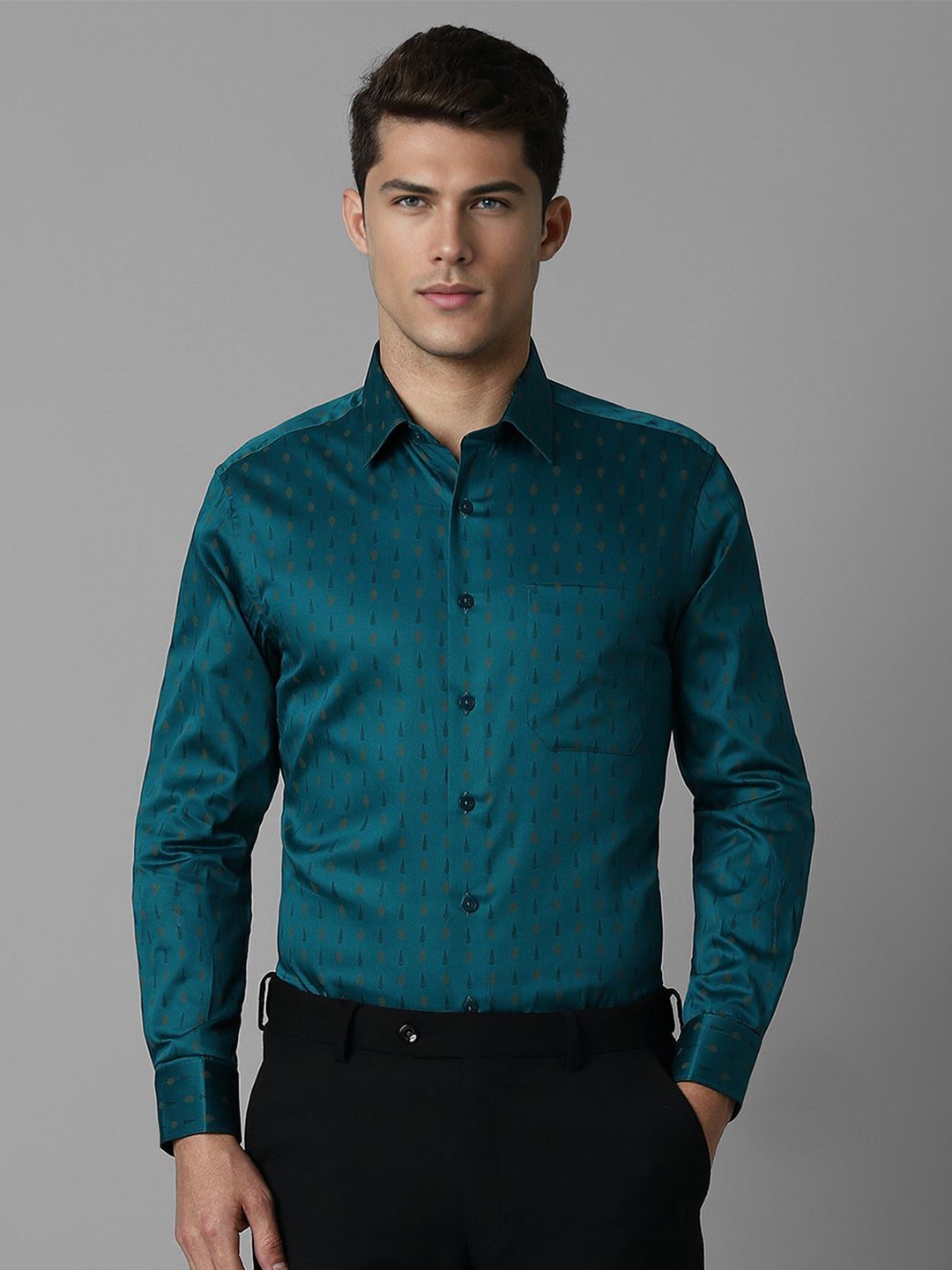 

Louis Philippe Men Spread Collar Conversational Printed Cotton Slim Fit Formal Shirt, Green