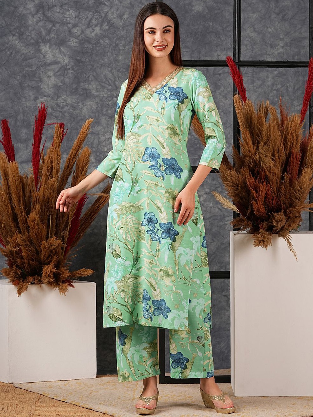 

GoSriKi Women Floral Printed Regular Kurta with Palazzos, Green