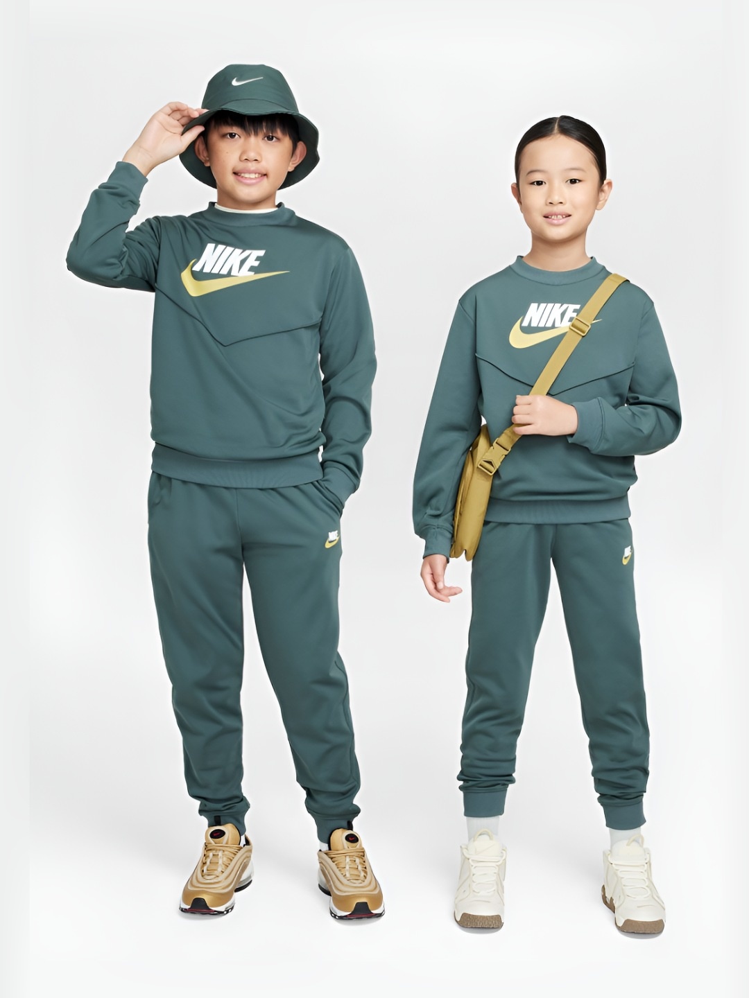 

Nike Sportswear Older Kids' Tracksuit, Green