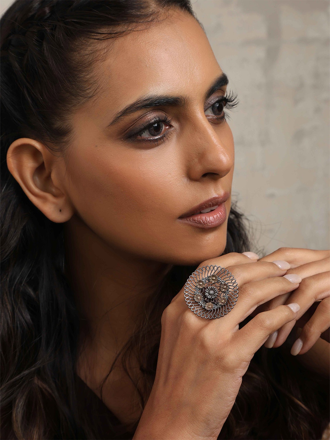 

trueBrowns Brass-Plated Floral Circular Finger Ring, Silver