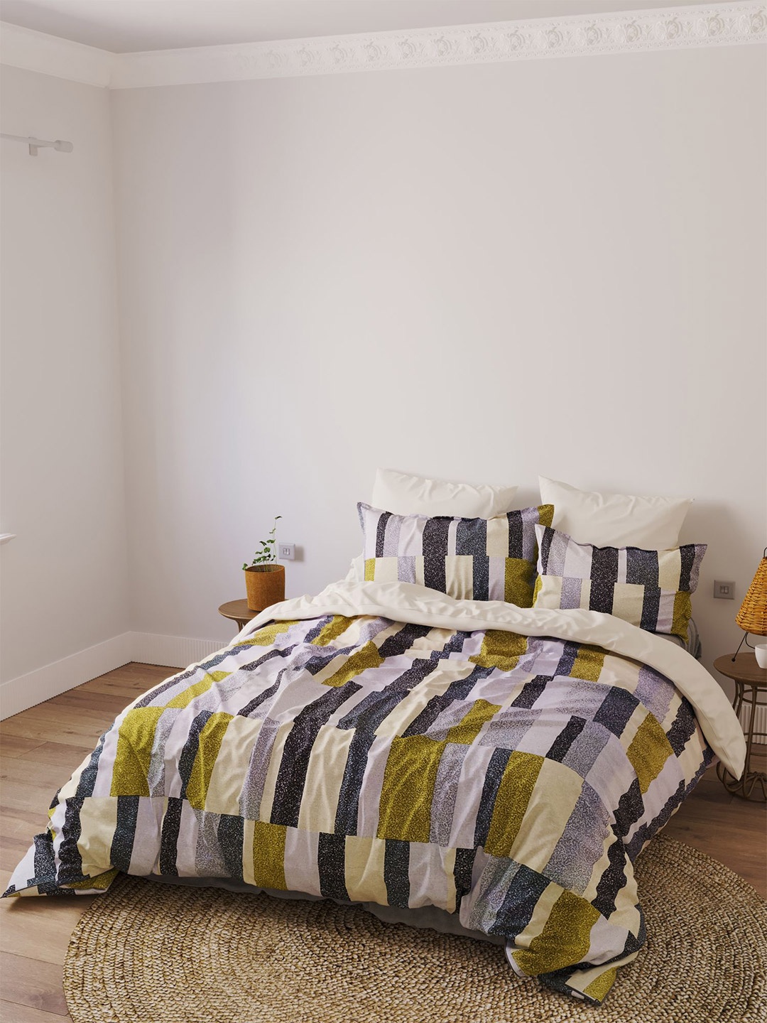 

LABHAM Yellow & Purple Geometric 180 TC King Bedsheet with 2 Pillow Covers