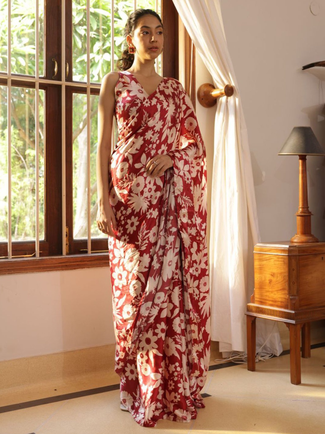 

Mitera Floral Printed Saree, Red