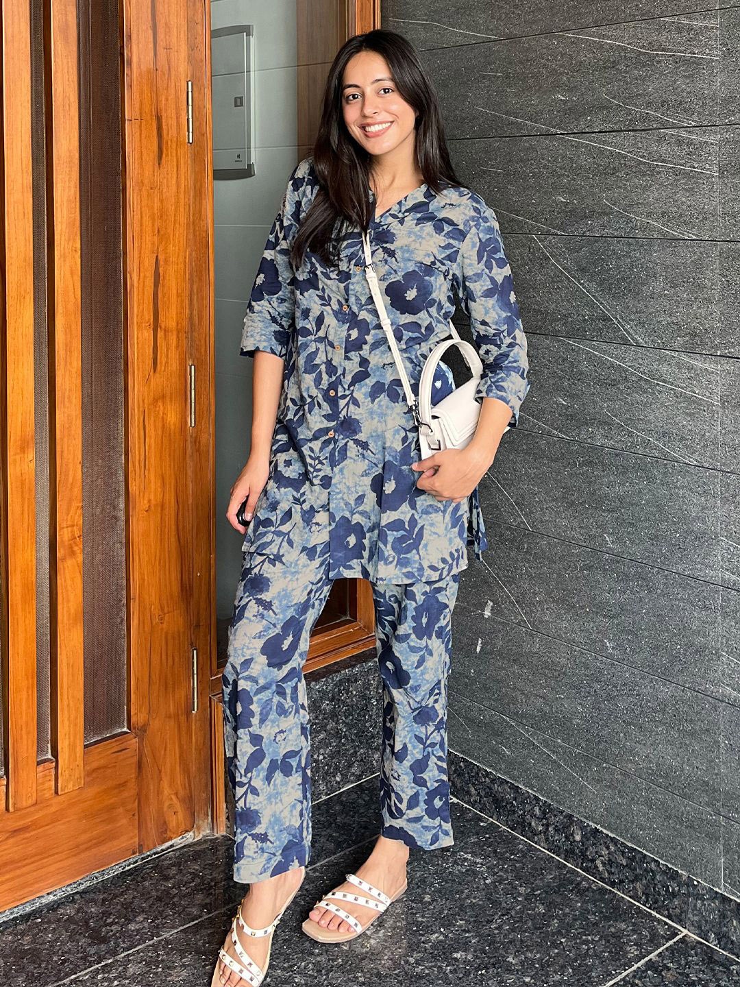 

Janasya Cotton Floral Printed Tunic With Trousers, Navy blue