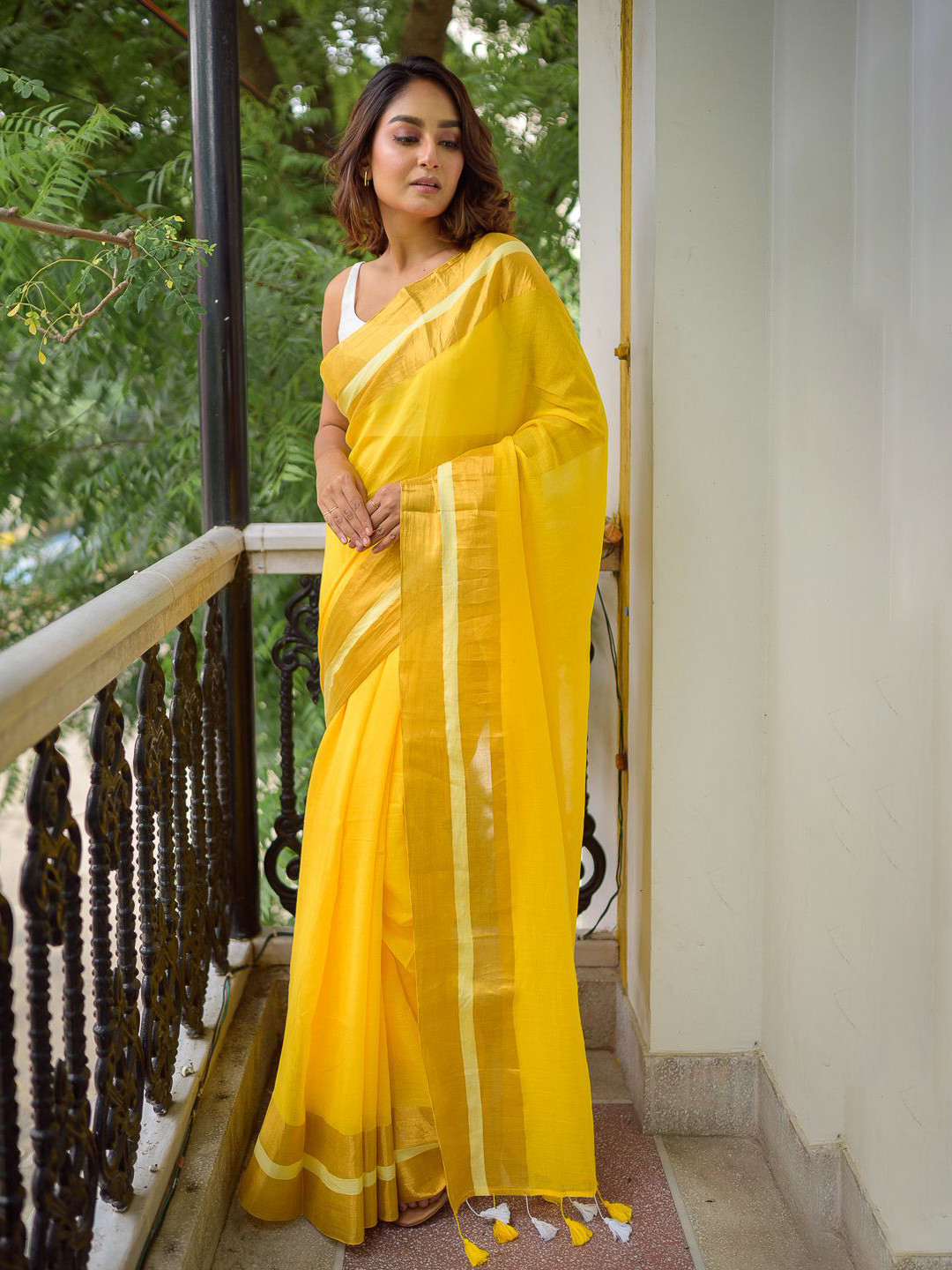 

RODDUR Solid Pure Cotton Saree, Yellow