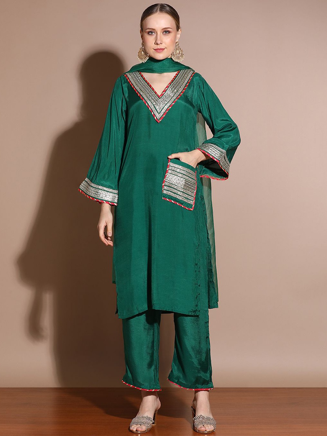

Anouk V-Neck Regular Thread Work Straight Kurta with Trousers & Dupatta, Green