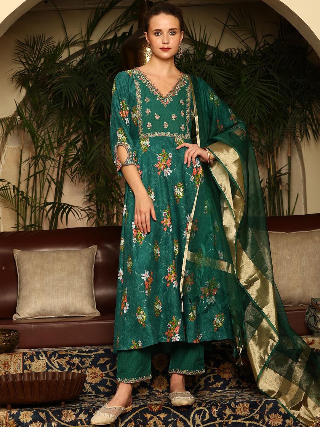

W Women Floral Printed Regular Kurta with Trousers & With Dupatta, Green