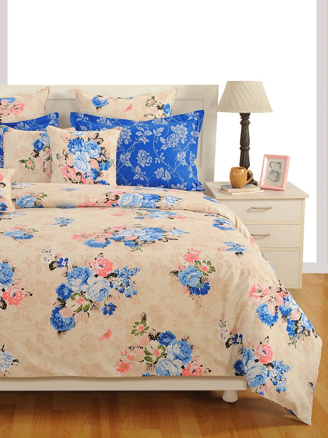 

SWAYAM Blue & Beige Floral 210 TC King Bedsheet with 2 Pillow Covers