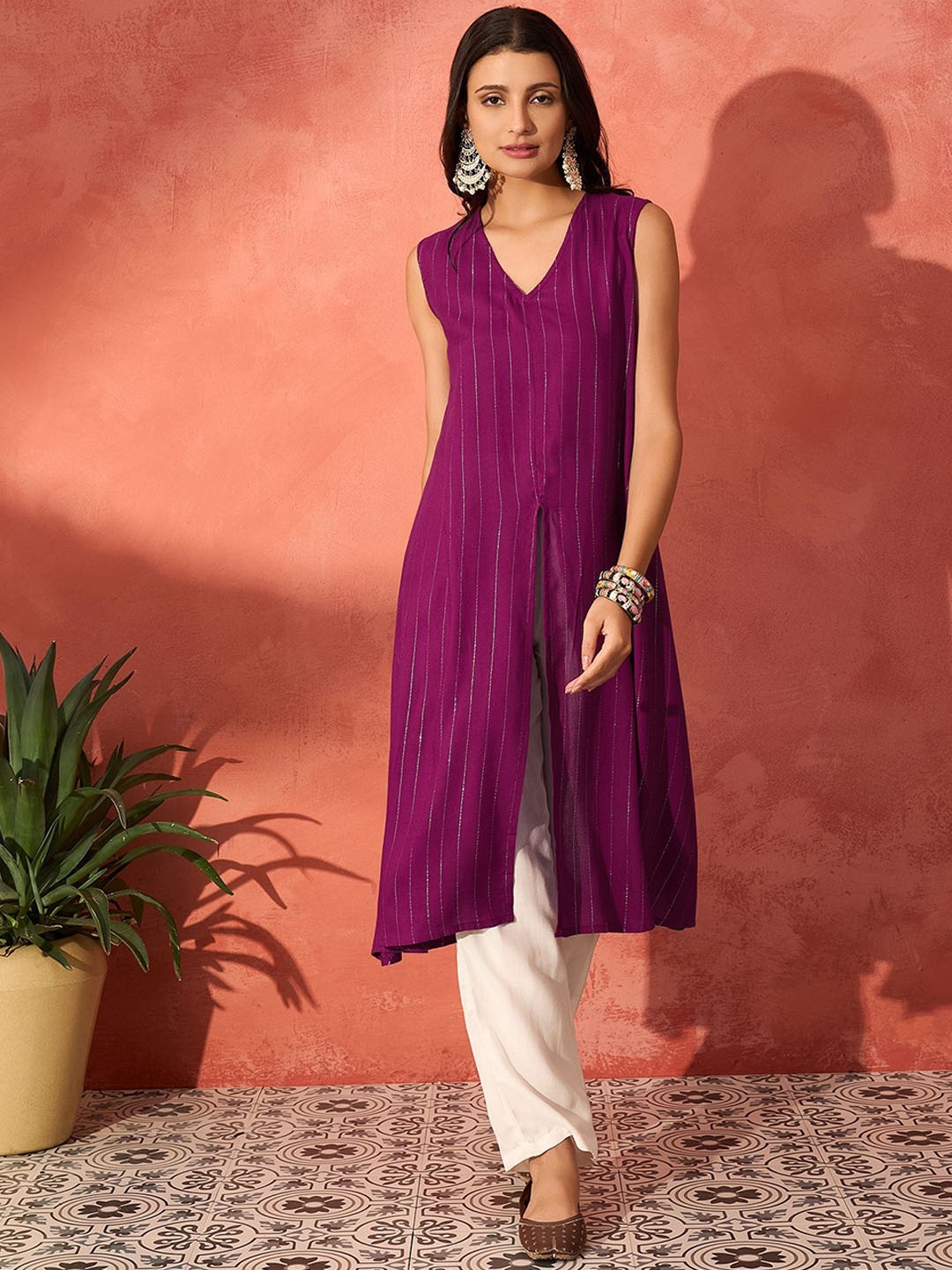 

InWeave Striped V Neck Sleeveless A-Line Kurta With Trousers, Magenta