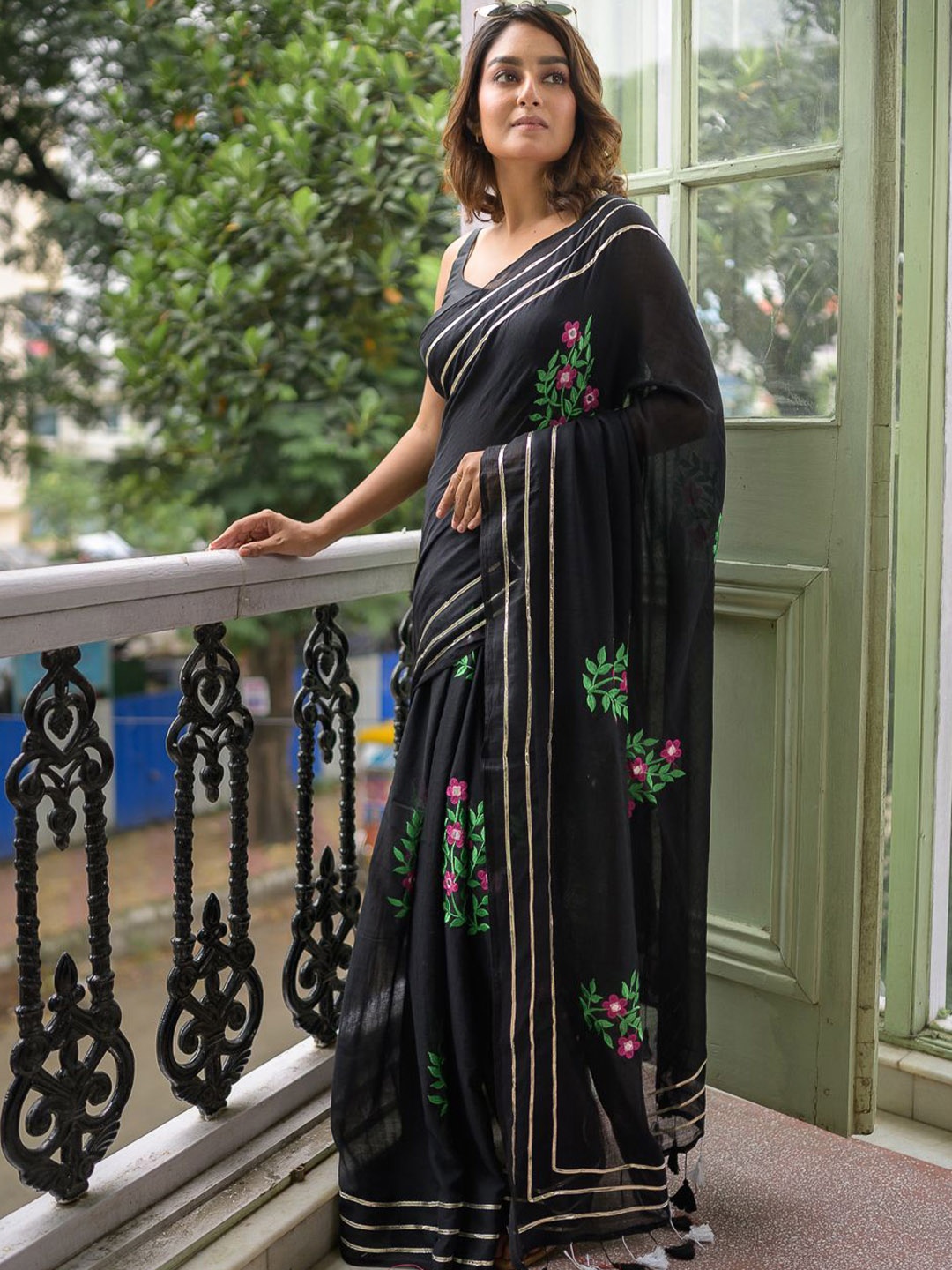 

RODDUR Ethnic Motifs Mirror Work Pure Cotton Saree, Black