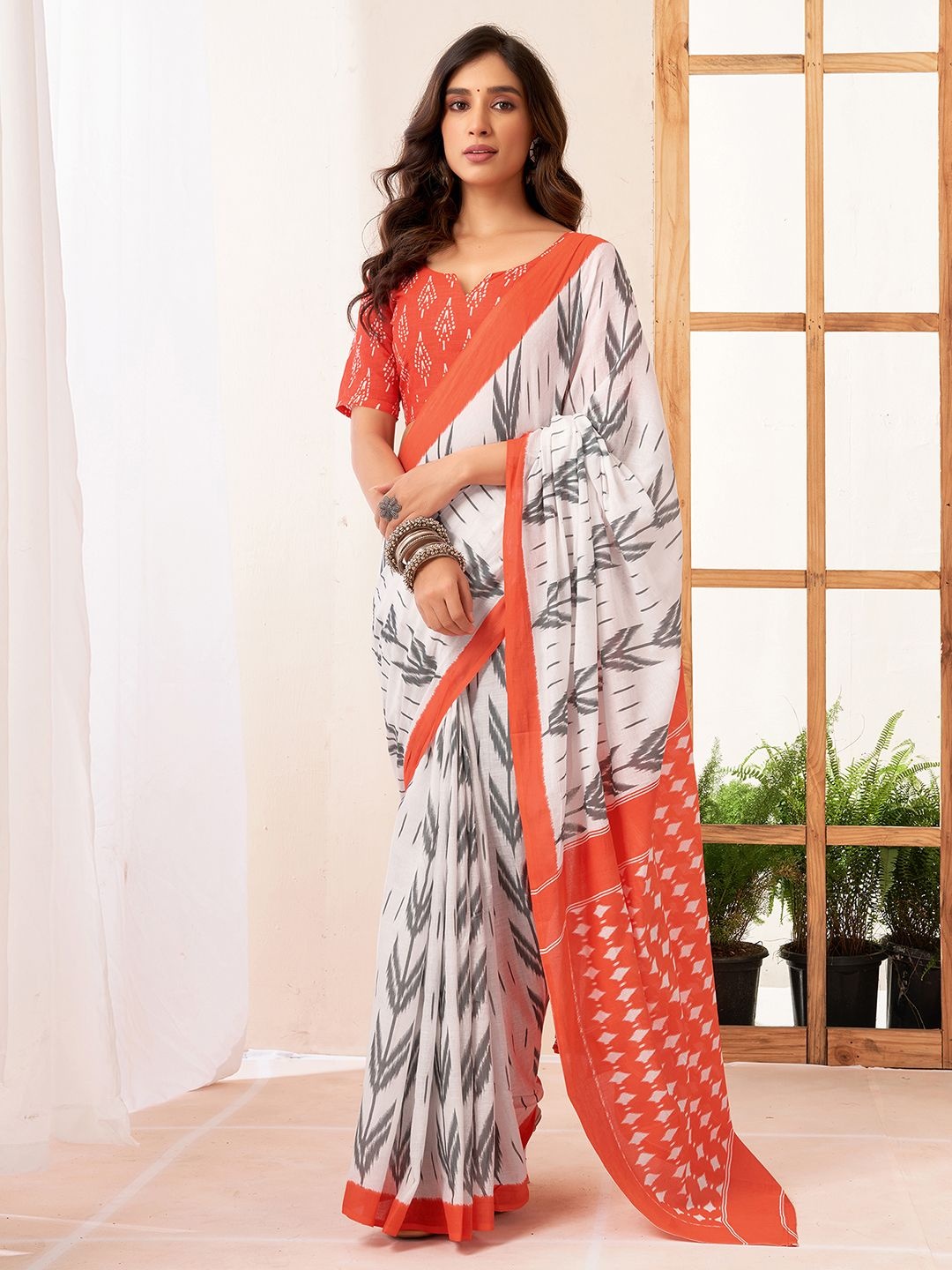 

Mitera Floral Pure Cotton Ikat Saree, White