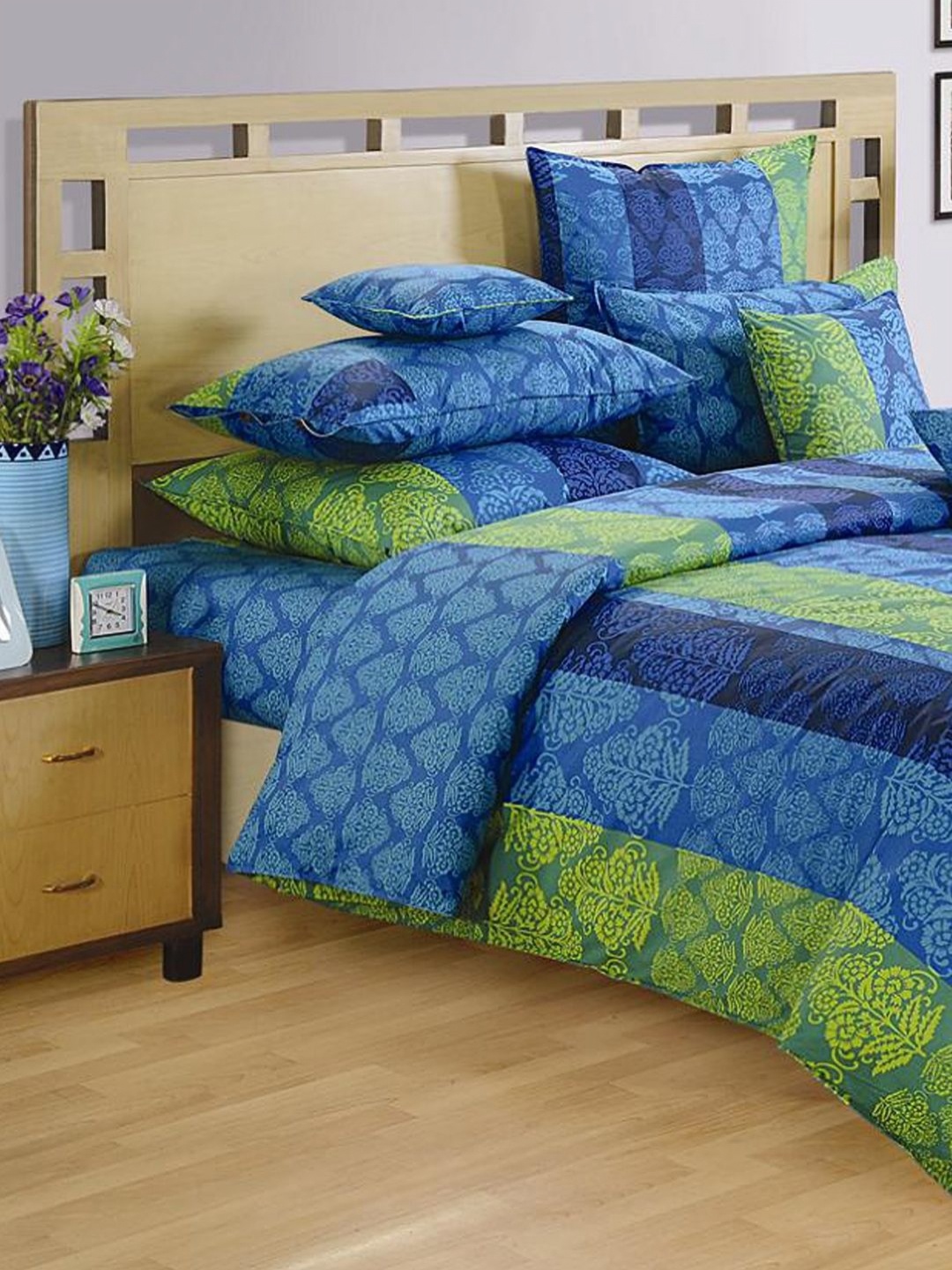 

SWAYAM Blue & Green Ethnic Motifs 160 TC King Bedsheet with 2 Pillow Covers