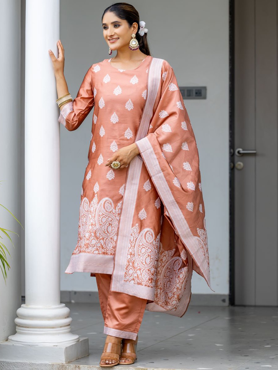 

Twika Women Regular Kurta with Trousers & With Dupatta, Peach