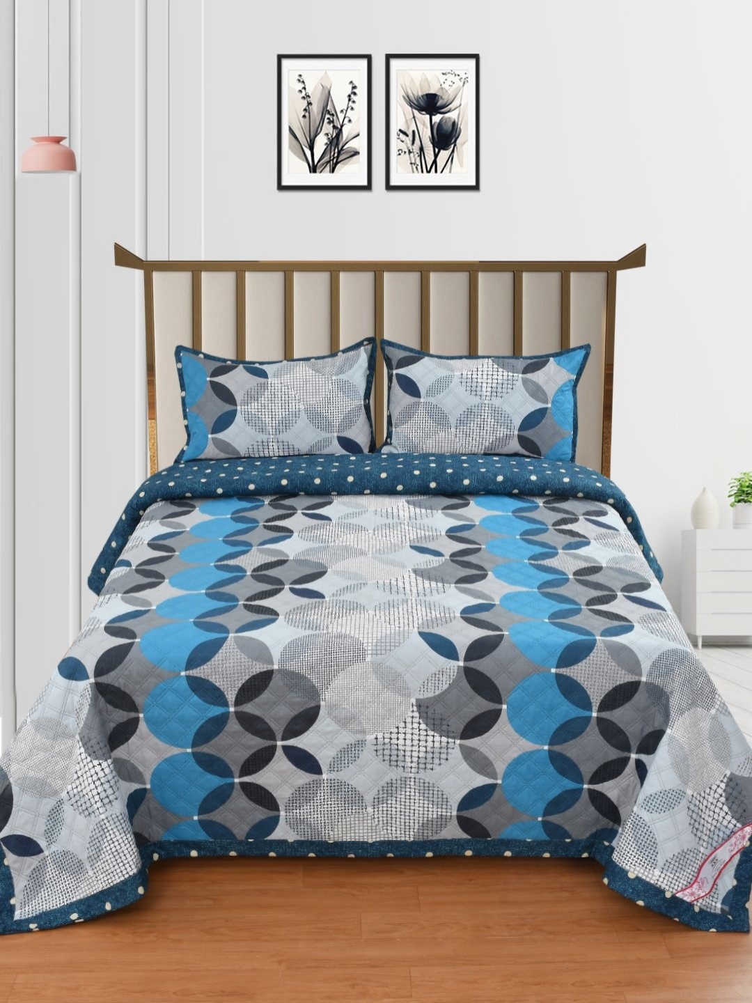 

BELVOSTUM Blue & White Geometric 250 TC King Bedsheet with 2 Pillow Covers