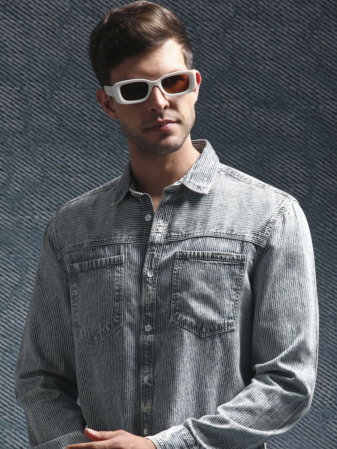 

Henceforth Men Spread Collar Multi Striped Denim Casual Shirt, Blue