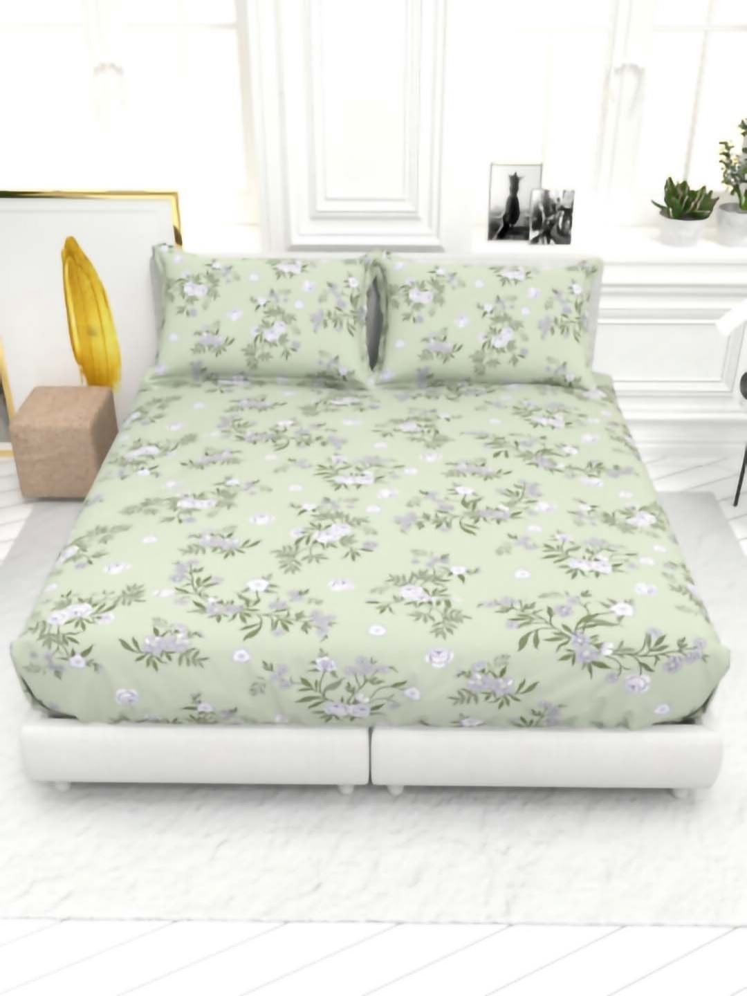 

THE WHITE MOSS Green & White Floral 130 TC King Bedsheet with 2 Pillow Covers