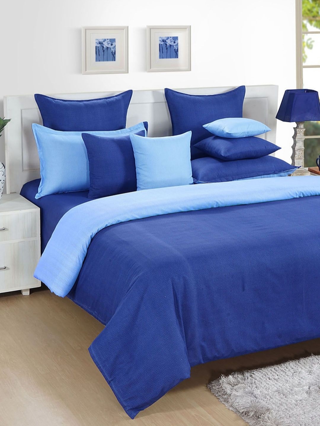 

SWAYAM Blue Geometric 120 TC King Bedsheet with 2 Pillow Covers