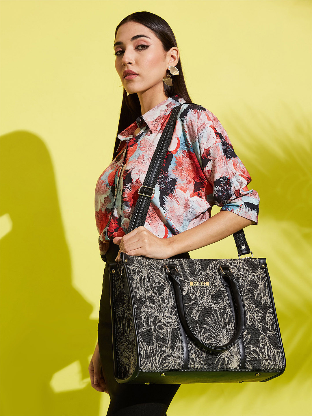 

FARGO Shoulder Bag, Black