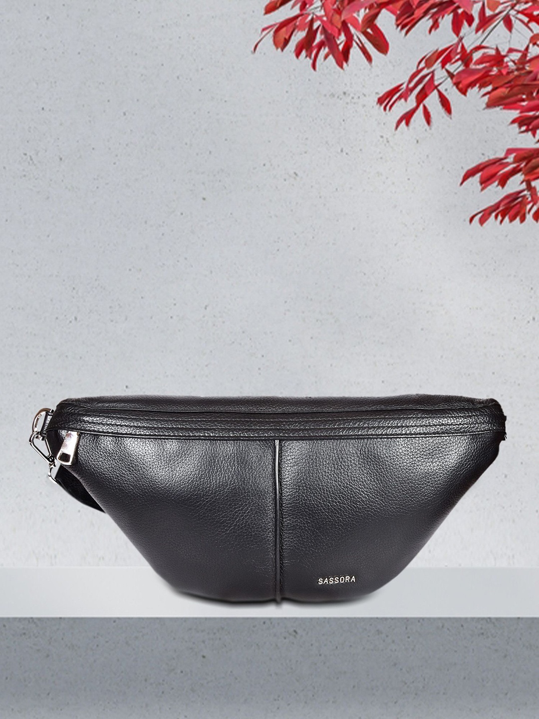 

Sassora Unisex Leather Waist Pouch, Black