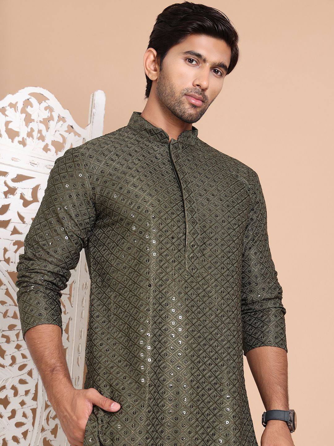 

Jompers Men Embroidered Regular Sequinned Kurta with Pyjamas, Green