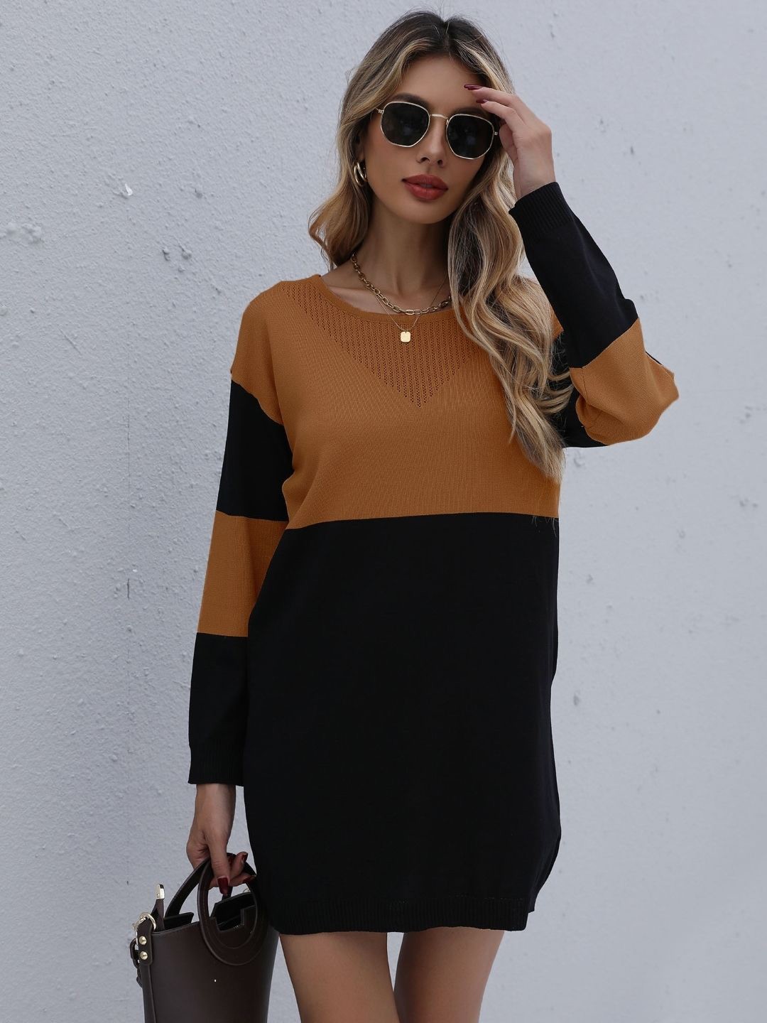 

KPOP Women Colourblocked Longline Pullover, Brown
