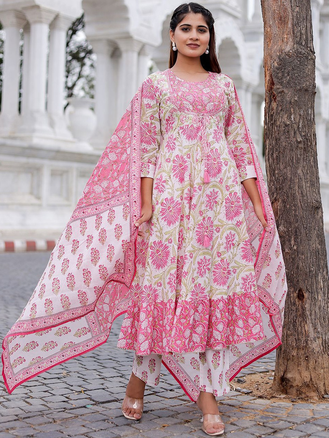 

Chandbaali Women Floral Printed Regular Pure Cotton Kurta with Palazzos & With Dupatta, Pink