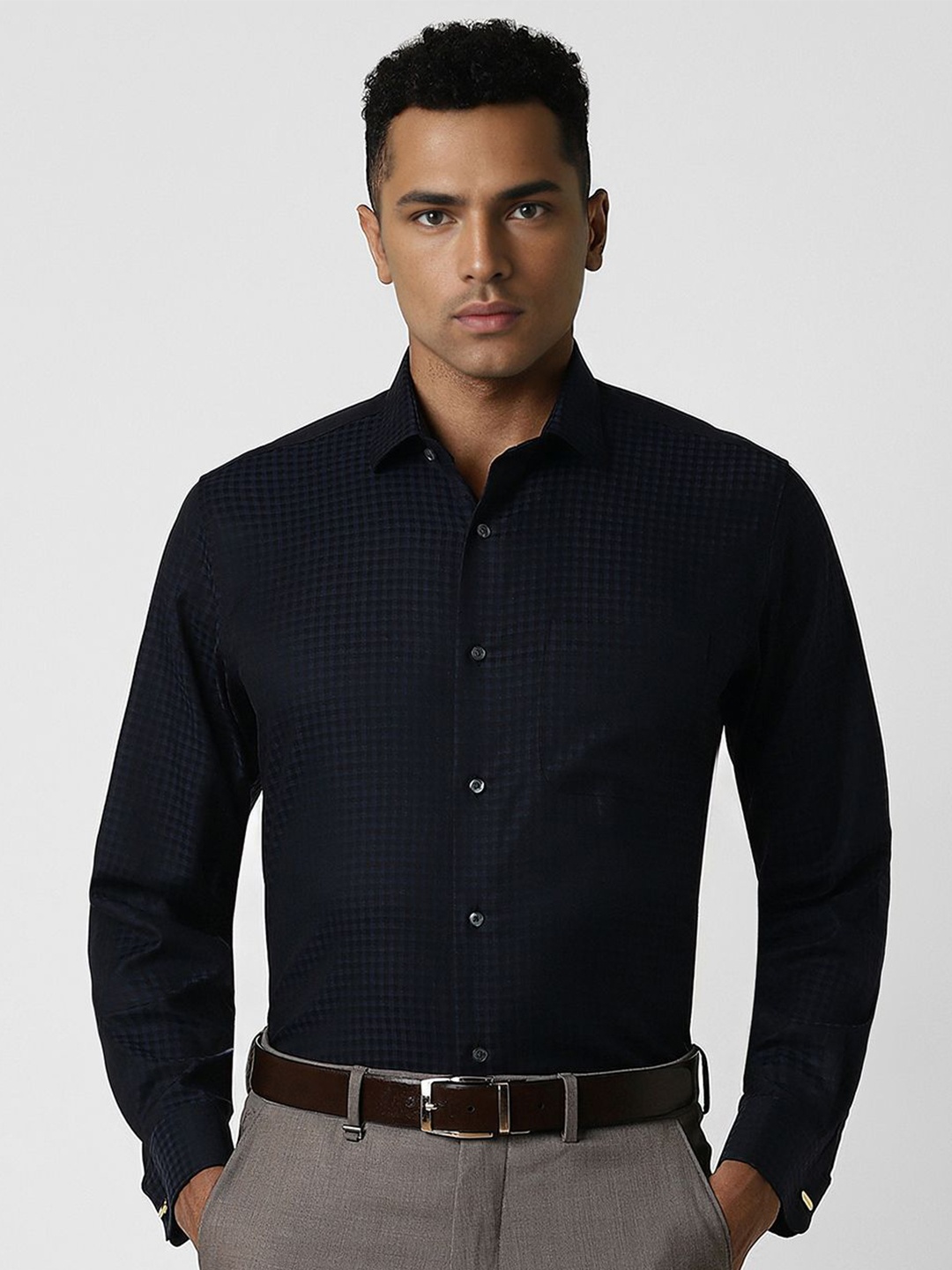 

Van Heusen Men Spread Collar Checked Cotton Formal Shirt, Navy blue