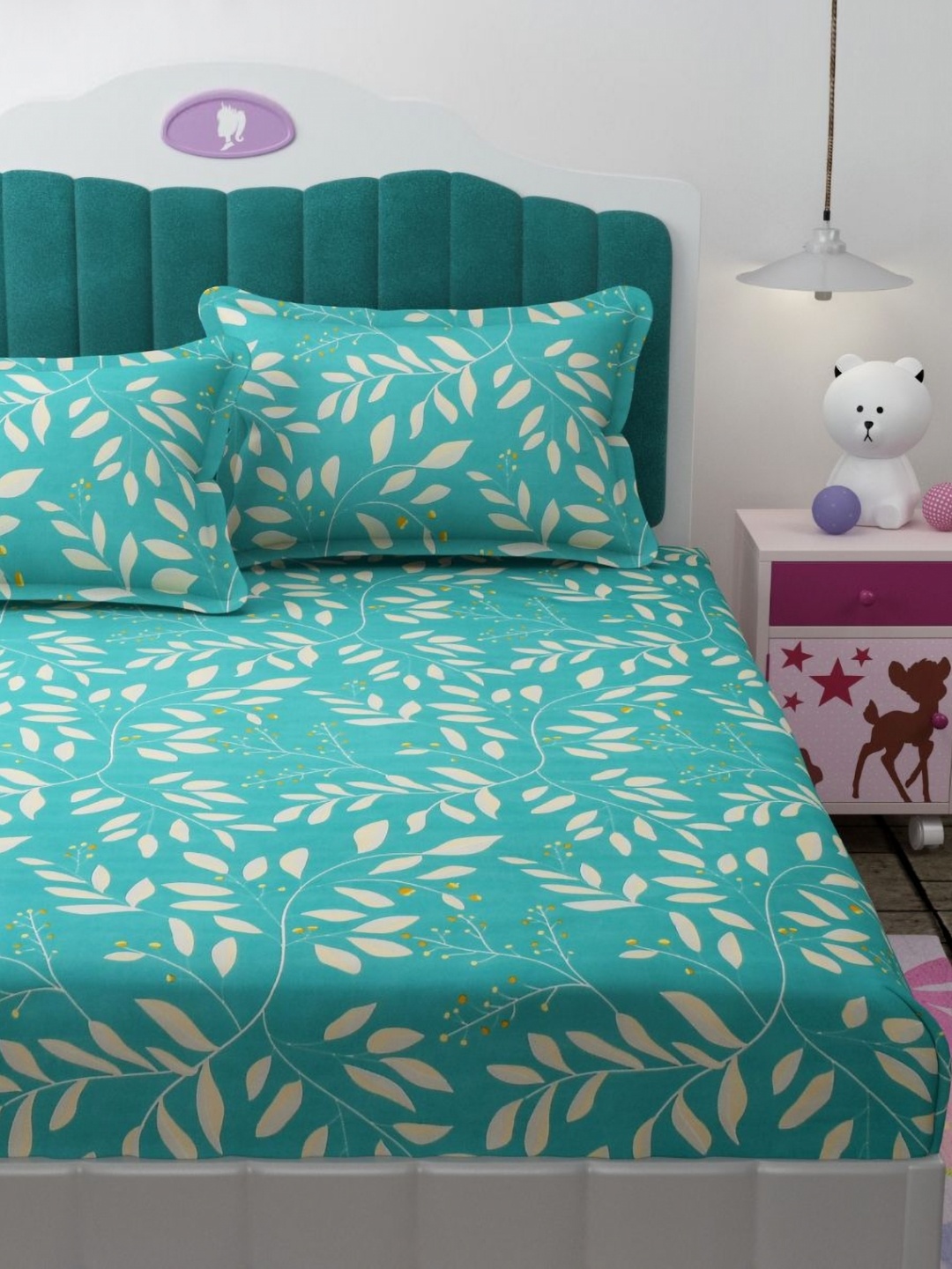 

Florida Teal & White Floral 180 TC King Bedsheet with 2 Pillow Covers